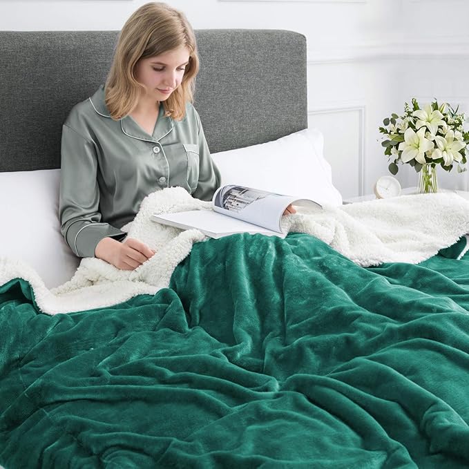 MOONLIGHT20015 Sherpa Fleece Twin Blanket - (Emerald Green, 60X80 Inches) Warm and Fluffy Blankets for Winter - Reversible Thick and Cozy Twin Size Blankets for Bed, Camping and Travel