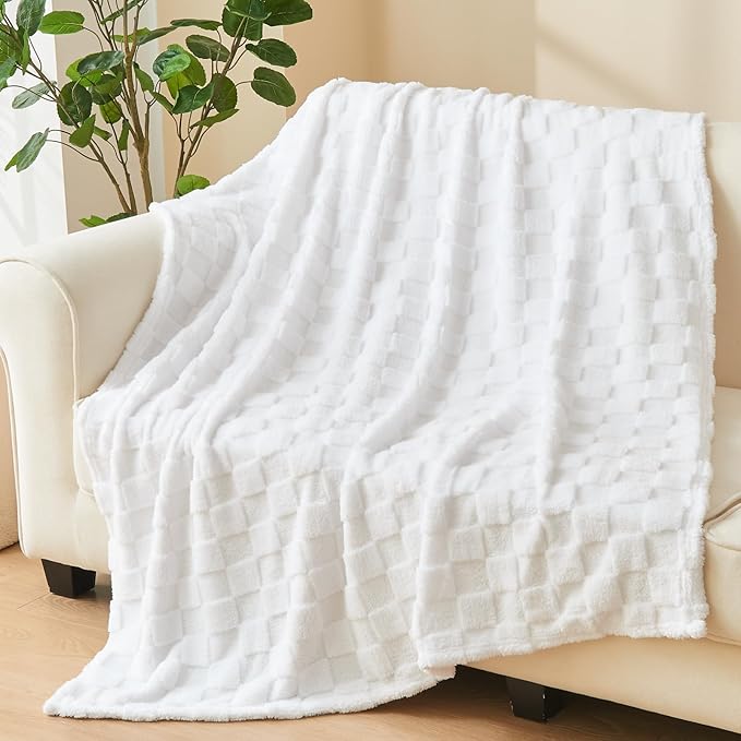 NEWCOSPLAY Super Soft King Blanket White Premium Silky Flannel Fleece 3D Checkered Lightweight Bed Blanket All Season Use (White Checkered, King(90"x110"))