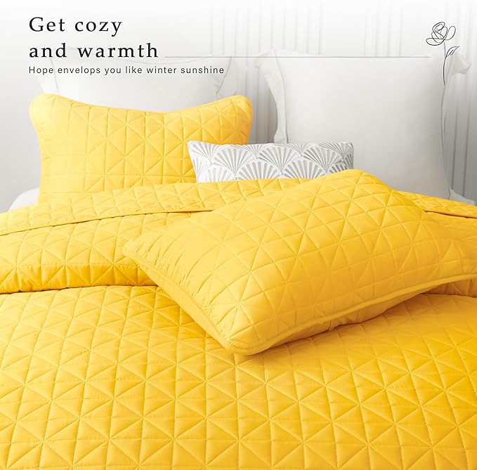 Exclusivo Mezcla Quilts King Size Bedding Set with Stitched Grid Pattern, Lightweight Summer Yellow Bedspreads Coverlets Bed Cover for All Seasons (1 Quilt and 2 Pillow Shams)