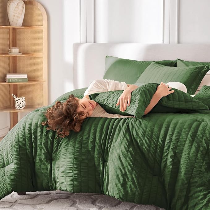 MUXHOMO 7 Pieces King Comforter Set, Seersucker Bed in a Bag King Size, All Season Luxury Bedding Set with Comforter, Flat Sheet, Fitted Sheet, Pillowcases & Shams, Dark Green