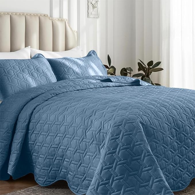 Auemtyn Full/Queen Size Quilt Set 3 Pieces, Soft Lightweight Summer Bedspread, Reversible Microfiber Bed Coverlet for All Seasons, Bluish Grey, Geometric Pattern (1 Quilt, 2 Pillow Shams)