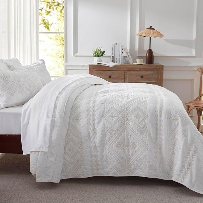 LEAONME 100% Cotton 3-Piece Quilt Set White Full Queen Size Lightweight Bedspread Coverlet 90''x98'' Soft Luxurious Embroidered Bedding Set for All Seasons (1 Quilt, 2 Pillow Shams)