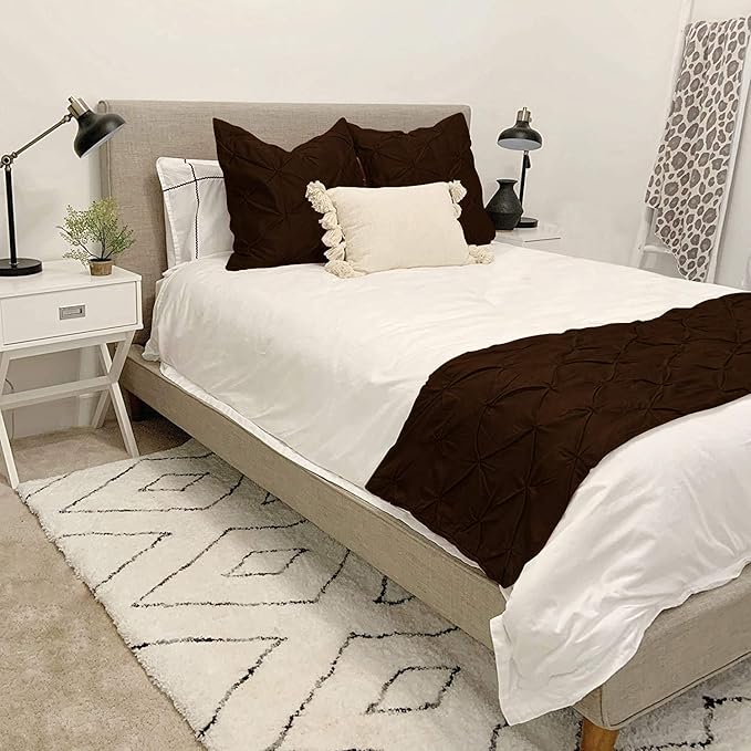 Bed Runner Set - 100% Pure Cotton 800 Thread Count - Luxury 1 Pinch Pleated Bed Runner and 4 Pillow Cover - 5 Piece Pinch Pleated Bed Runner Set Queen, Chocolate