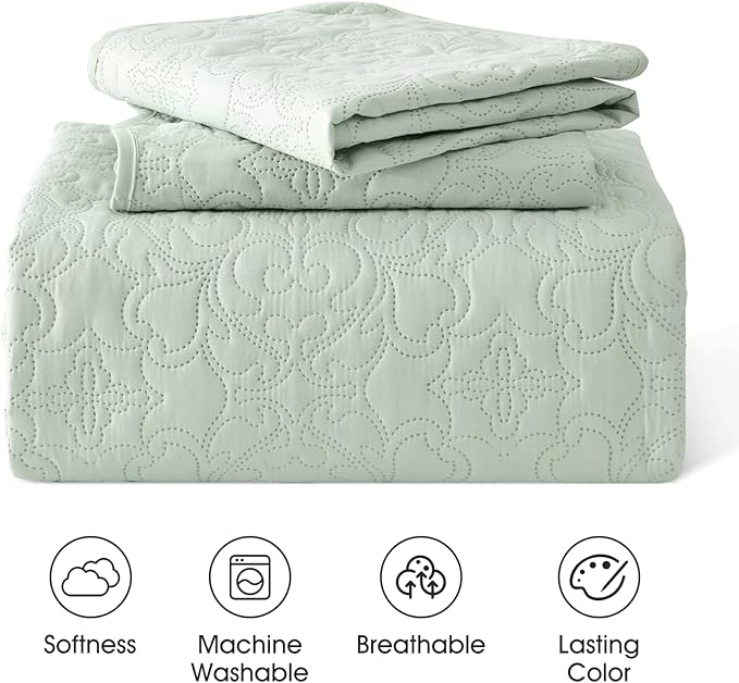 Auemtyn King Size Quilt Set 3 Pieces, Soft Lightweight Summer Bedspread, Reversible Microfiber Bed Coverlet for All Seasons, Light Green, Heart-Floral Pattern (1 Quilt, 2 Pillow Shams)