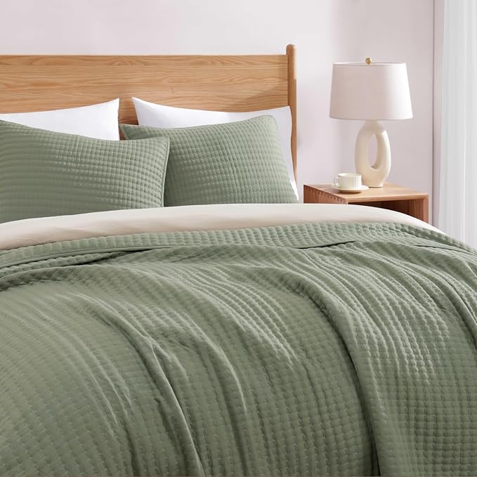 WRENSONGE Twin Size Quilt-3 Pieces Lightweight Bedspreads Sage Green Twin Quilt Bedding Set for All Seasons, Soft Summer Coverlet with 1 Pillow Shams Suitable for Bed, Couch, Quilt Blanket