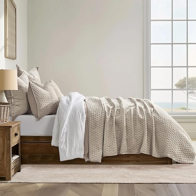 EVERGRACE Luxury Velvet Quilt Set Queen Size 3 Piece, Soft Cross-Stitch Velvet Comforter Set with Pillow Shams, Lightweight Coverlet Bedspread Bedding Set for All Seasons, Light Taupe