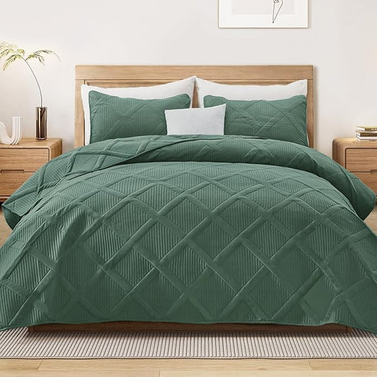 Exclusivo Mezcla Quilts Queen Size - Green Quilt Set Bedspread with 2 Pillow Shams, Modern Bedding Set with Striped Pattern, Soft Lightweight Bedspreads Queen Size for All Seasons