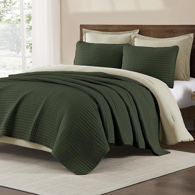 WRENSONGE King Size Quilt-3 Pieces Lightweight Bedspreads Dark Green King Quilt Bedding Set for All Seasons, Soft Summer Coverlet with 2 Pillow Shams Suitable for Bed, Couch, Quilt Blanket