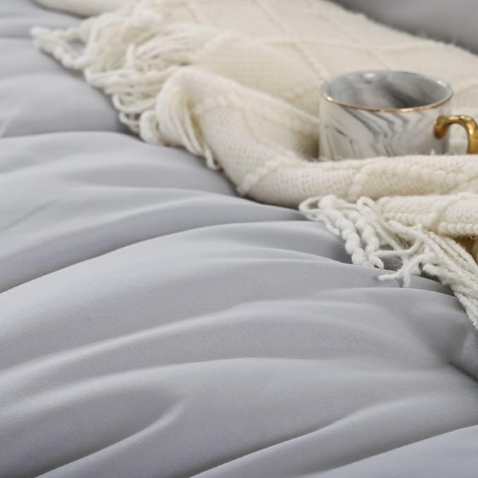 ROSGONIA King Size Comforter Set Light Grey, 3pcs (1 Boho Gray Comforter & 2 Pillowcases) All Season Bedding Lightweight Bedspread Blanket Quilt