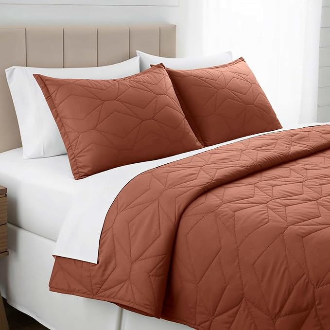 Hearth & Harbor King Quilt Set – All-Season Lightweight Bedspread & Coverlet with Pinsonic Weave - 7 Piece King Quilt Set with Pillow Shams, Mocha - King Ellipse