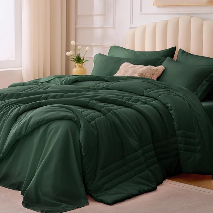 Queen Comforter Set Emerald Green - Bed in a Bag Queen Size 7 Pieces, Soft Bedding Set for All Seasons, Christmas Premium Queen Comforter Set with Comforter, Sheets, Pillowcases & Shams