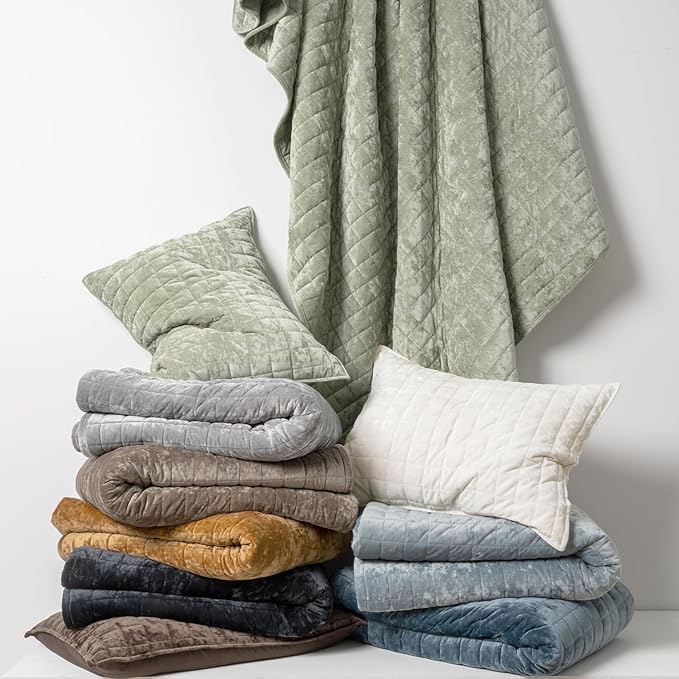 RECYCO Luxury Velvet Quilt Set King Size Bedding Sets, Ultra Soft Velvet Comforter Set, Lightweight Channel Box Stitch Oversized Bedspread Coverlet for All Season, with 2 Shams, Sage Green