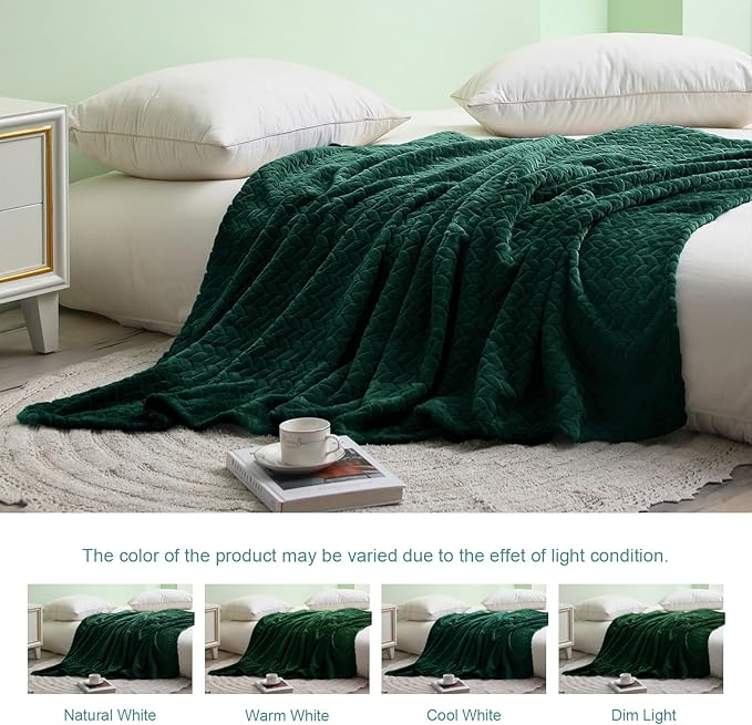 Exclusivo Mezcla Fleece King Size Blanket for Bed, 90x104 Inches Soft Cozy Jacquard Flannel Blankets, Lightweight Fuzzy Plush Warm for Women, Forest Green