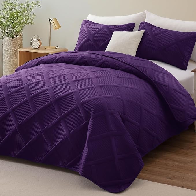 Exclusivo Mezcla Quilts Queen Size - Deep Purple Quilt Set Bedspread with 2 Pillow Shams, Modern Bedding Set with Striped Pattern, Soft Lightweight Bedspreads Queen Size for All Seasons