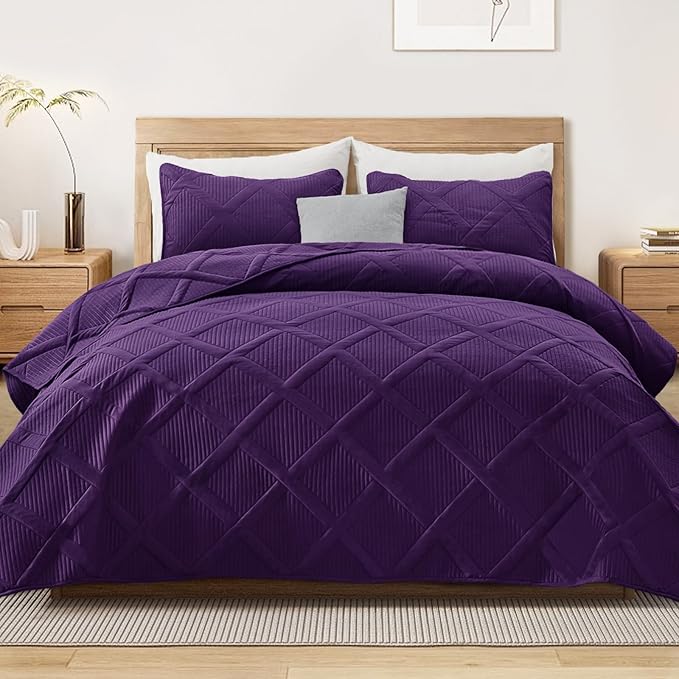 Exclusivo Mezcla Quilts Queen Size - Deep Purple Quilt Set Bedspread with 2 Pillow Shams, Modern Bedding Set with Striped Pattern, Soft Lightweight Bedspreads Queen Size for All Seasons