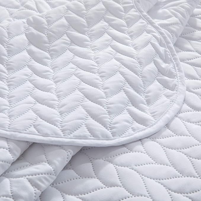 MOONLIGHT20015 White Quilt Set Queen Size (90" x 96") with 2 Pillow Shams (20" x 26"+2") for All Season - 3 Pcs Lightweight Bedding Set Reversible Coverlet Embossed Quilted Bedspread (White)