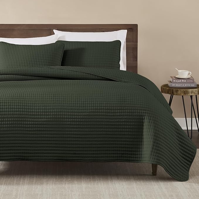 WRENSONGE King Size Quilt-3 Pieces Lightweight Bedspreads Dark Green King Quilt Bedding Set for All Seasons, Soft Summer Coverlet with 2 Pillow Shams Suitable for Bed, Couch, Quilt Blanket