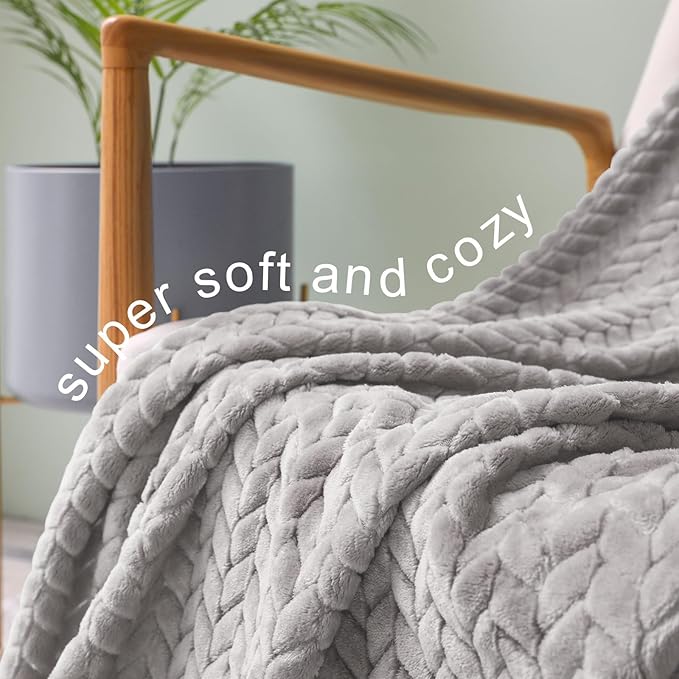 Exclusivo Mezcla Fleece King Size Blanket for Bed, 90x104 Inches Soft Cozy Jacquard Flannel Blankets, Lightweight Fuzzy Plush Warm for Women, Light Grey