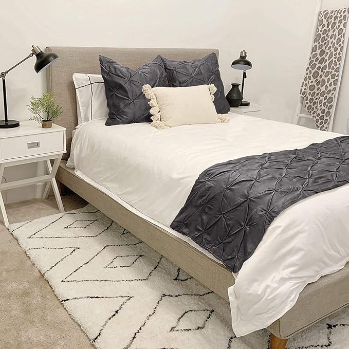 Bed Runner Set - 100% Pure Cotton 800 Thread Count - Luxury 1 Pinch Pleated Bed Runner and 4 Pillow Cover - 5 Piece Pinch Pleated Bed Runner Set King, Dark Grey