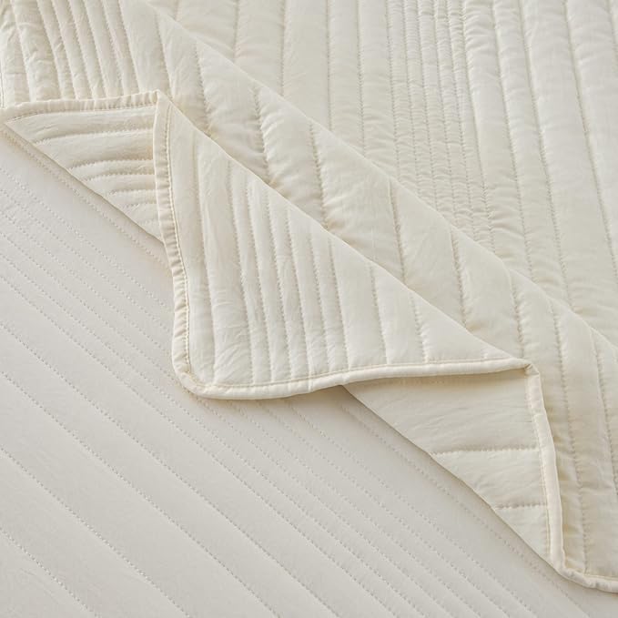Market & Place Quilt Set King Size Ivory | Lightweight Ultra Soft Microfiber Bedspread | 3 Piece King Coverlet for All Season | Parker Collection (King, Ivory)