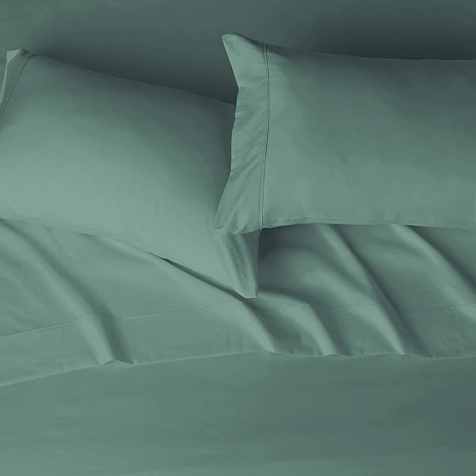 Amazon Basics Breathable Ultra-Soft Wrinkle Resistant Brushed Microfiber 4-Piece Bed Sheet Set with 14-Inch Deep Pockets, King, Emerald Green, Solid