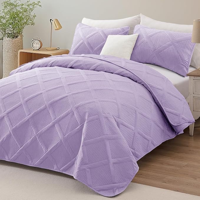 Exclusivo Mezcla Quilts Queen Size - Lilac Quilt Set Bedspread with 2 Pillow Shams, Modern Bedding Set with Striped Pattern, Soft Lightweight Bedspreads Queen Size for All Seasons