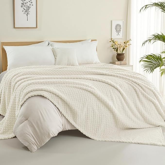Exclusivo Mezcla Queen Size Fleece Blanket for Bed, Extra Soft Warm Decorative Fuzzy Blanket for Women, Lightweight Cozy Bedding Blankets, 90x90 Inches, Ivory