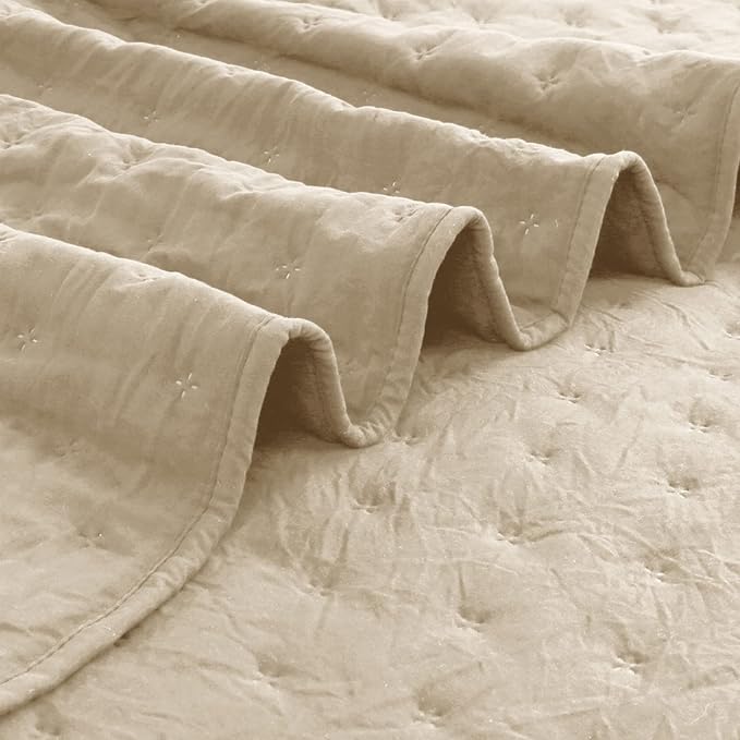 ROARINGWILD Cloud Oversized King Quilt Sets with Pillow Shams, Beige California Cal King Size Lightweight Soft Coverlet Bedspread, Tan Cream Thin Bedding Set, 3 Pieces, 118x106 inches
