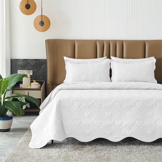Auemtyn Twin/Twin XL Size Quilt Set 2 Pieces, Soft Lightweight Summer Bedspread, Reversible Microfiber Bed Coverlet for All Seasons, White, Heart Pattern (1 Quilt, 1 Pillow Sham)