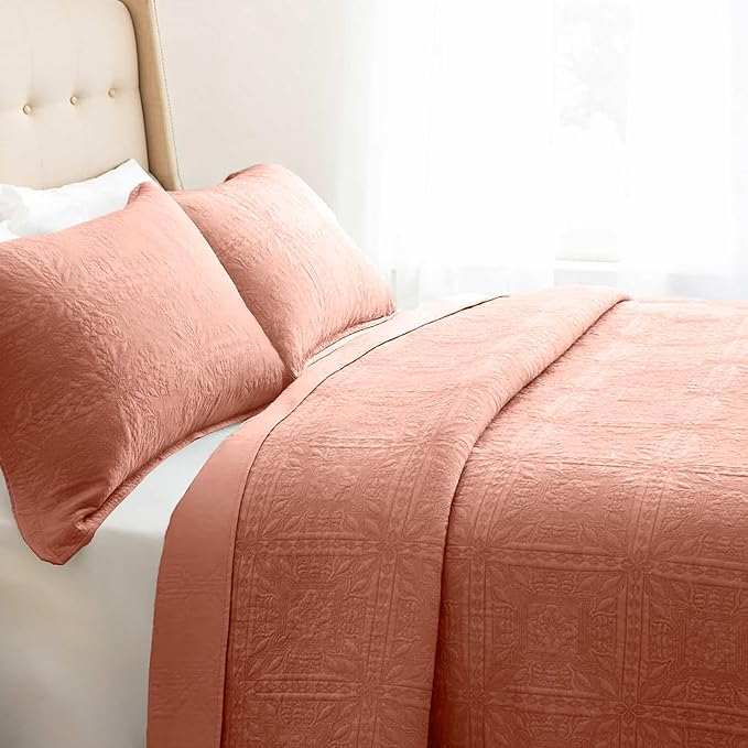 Hearth & Harbor Twin Quilt Set – All-Season Lightweight Bedspread & Coverlet with Pinsonic Weave - 5 Piece Twin Quilt Set with Pillow Shams, Bali Blush - Twin Grid