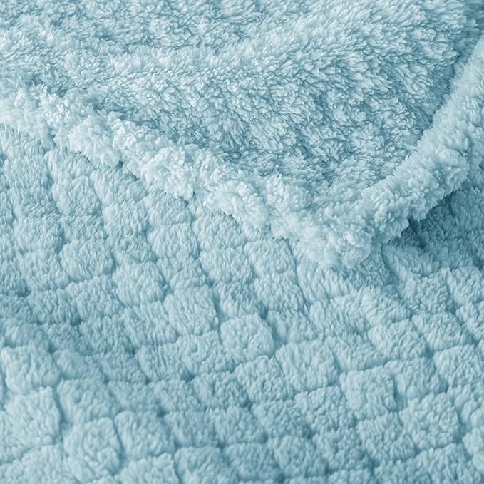 Exclusivo Mezcla King Size Fleece Blanket for Bed, Extra Soft Warm Decorative Fuzzy Blanket for Women, Lightweight Cozy Bedding Blankets, 90x104 Inches, Light Blue