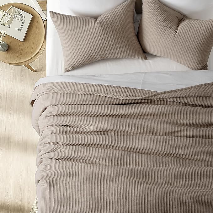 EVERGRACEHOME Cotton Gauze Full Queen Bedspread, Ultra Soft Prewashed Pick Stitch Matelassé Coverlet, Lightweight Textured Oversized Queen Quilt Bedding Set for All Season, w/ 2 Shams, Mocha Brown