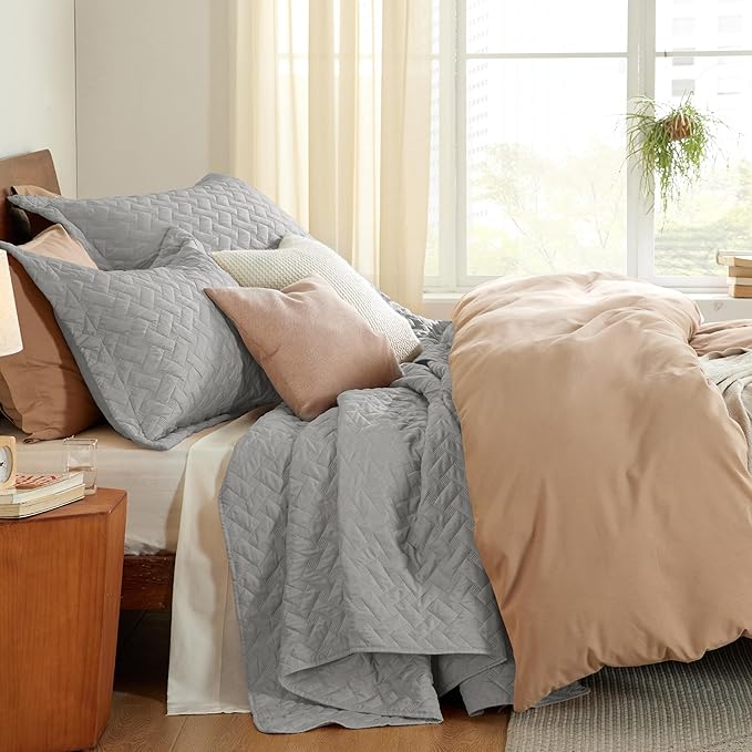 Bedsure Quilts King Size - Lightweight Bedspreads King Size with Basket Weave Pattern, Soft Quilt Bedding, Light Grey Comforter Coverlet for All Seasons (106" x 96")