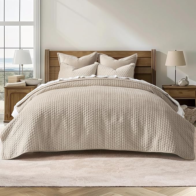 EVERGRACE Luxury Velvet Quilt Set Queen Size 3 Piece, Soft Cross-Stitch Velvet Comforter Set with Pillow Shams, Lightweight Coverlet Bedspread Bedding Set for All Seasons, Light Taupe