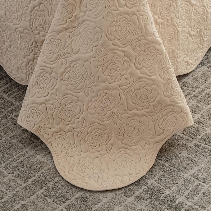 Auemtyn King Size Quilt Set 3 Pieces, Soft Lightweight Summer Bedspread, Reversible Microfiber Bed Coverlet for All Seasons, Beige, Rose Pattern (1 Quilt, 2 Pillow Shams)