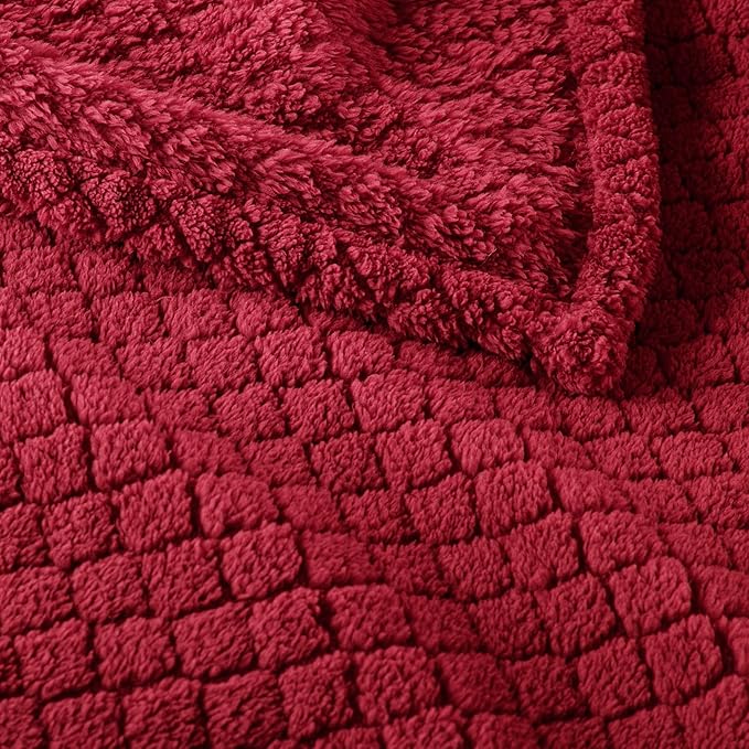 Exclusivo Mezcla King Size Fleece Blanket for Bed, Extra Soft Warm Decorative Fuzzy Blanket for Women, Lightweight Cozy Bedding Blankets, 90x104 Inches, Deep Red