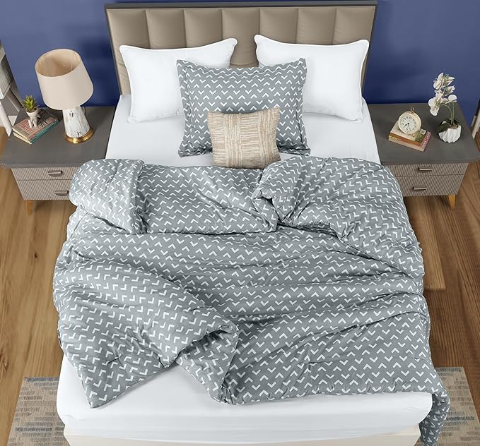 Utopia Bedding - Comforter Set with 2 Pillow Shams - 3 Pieces Bedding Comforter Sets - Down Alternative Comforter - Soft and Comfortable - Machine Washable, Arrow White, Queen