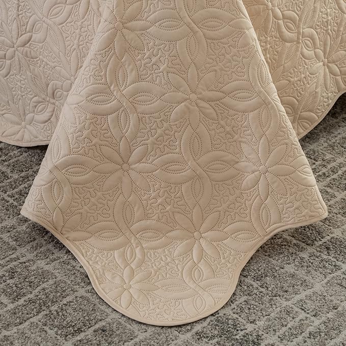 Auemtyn Twin/Twin XL Size Quilt Set 2 Pieces, Soft Lightweight Summer Bedspread, Reversible Microfiber Bed Coverlet for All Seasons, Beige, Floral Pattern (1 Quilt, 1 Pillow Sham)