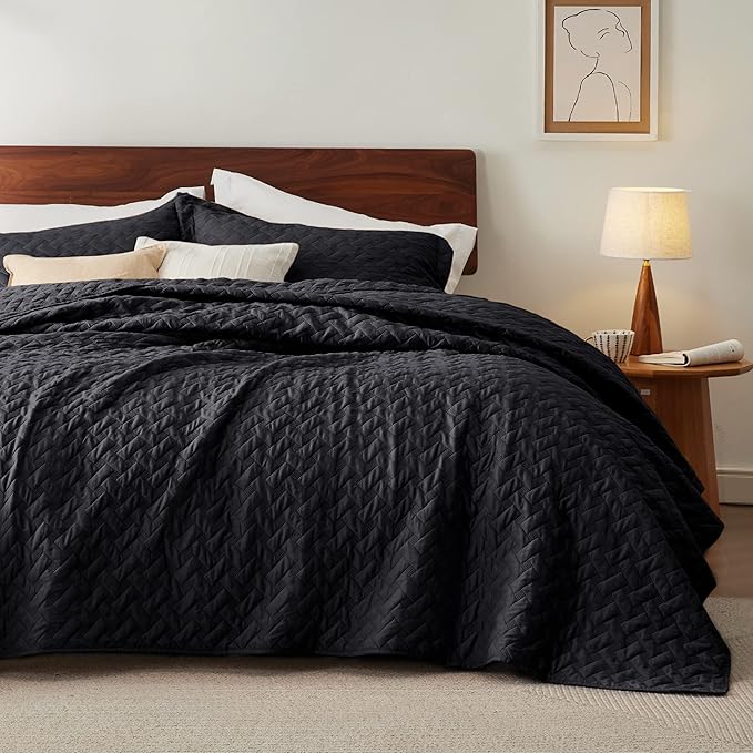 Bedsure Quilts King Size - Lightweight Bedspreads King Size with Basket Weave Pattern, Soft Quilt Bedding, Black Comforter Coverlet for All Seasons (106" x 96")