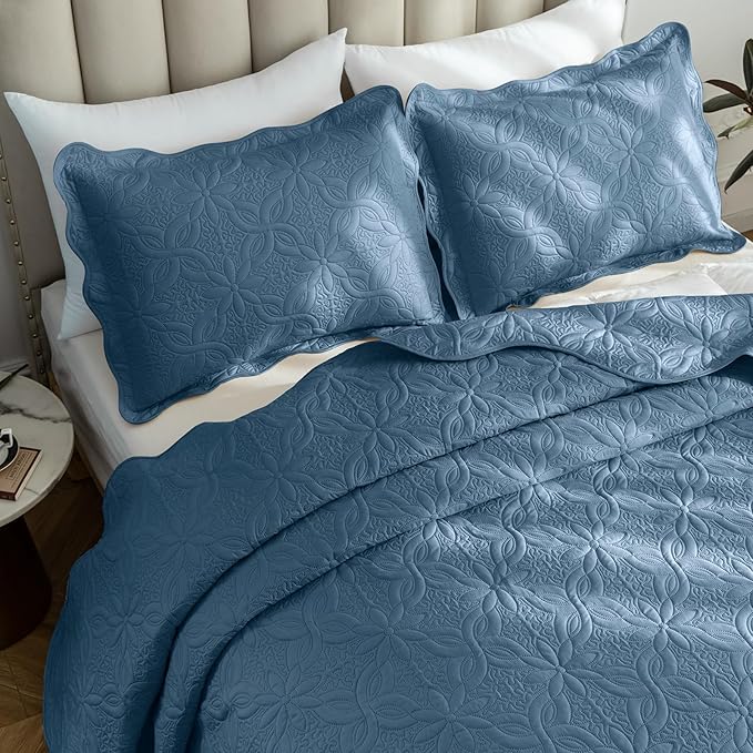 Auemtyn Twin/Twin XL Size Quilt Set 2 Pieces, Soft Lightweight Summer Bedspread, Reversible Microfiber Bed Coverlet for All Seasons, Bluish Grey, Floral Pattern (1 Quilt, 1 Pillow Sham)