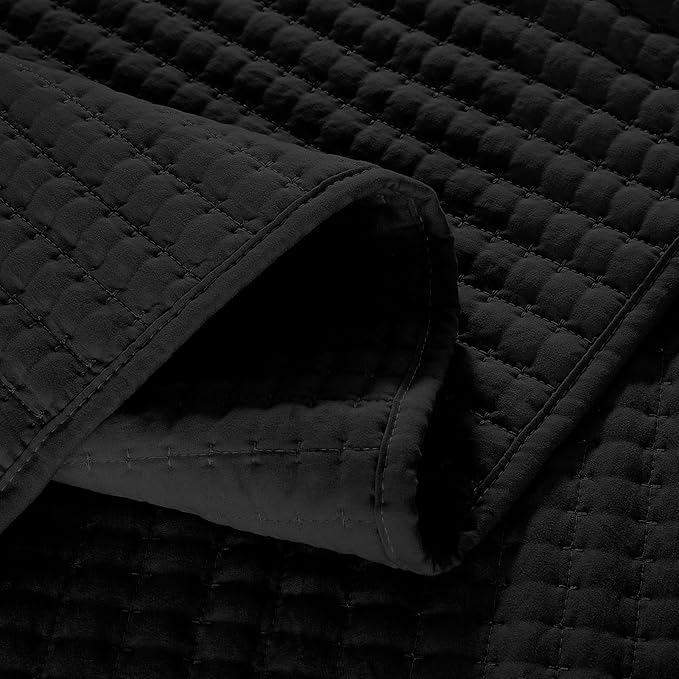 WRENSONGE Queen Quilt-3 Pieces Lightweight Bedspreads Black Queen Size Quilt Bedding Set for All Seasons, Soft Summer Coverlet with 2 Pillow Shams Suitable for Bed, Couch