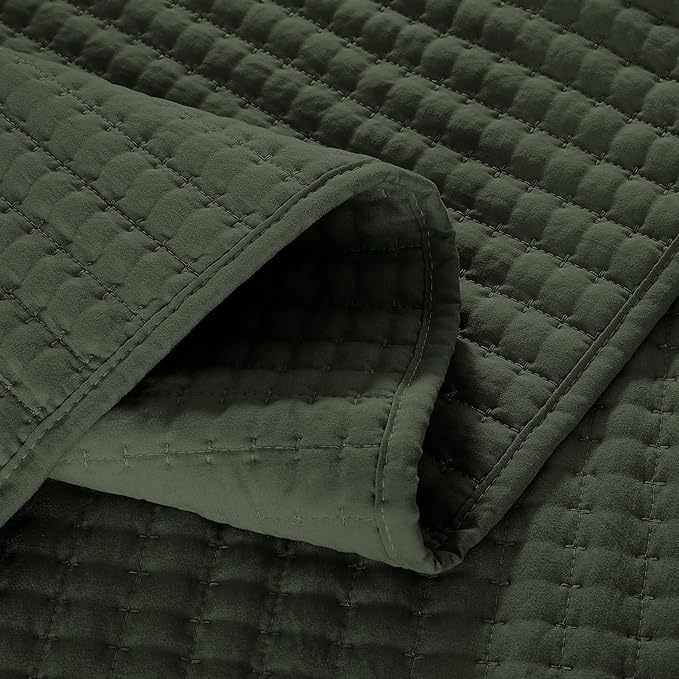 WRENSONGE King Size Quilt-3 Pieces Lightweight Bedspreads Dark Green King Quilt Bedding Set for All Seasons, Soft Summer Coverlet with 2 Pillow Shams Suitable for Bed, Couch, Quilt Blanket