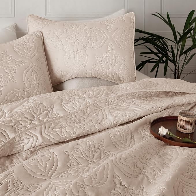 Whale Flotilla Soft California King Quilt Bedding Set for All Seasons, Vintage Damask Ultrasonic Quilts Set, Lightweight Reversible Bedspread, Coverlet, Bed Cover with 2 Pillow Shams, Brich Beige