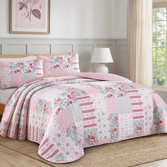 Patchwork Quilt Set King Size, Pink Floral Plaid Bedspread Coverlet Set Boho Rustic Quilt Bed Cover, 3 Piece Soft Microfiber Reversible Pink Grey Bedding Set for Women Girls