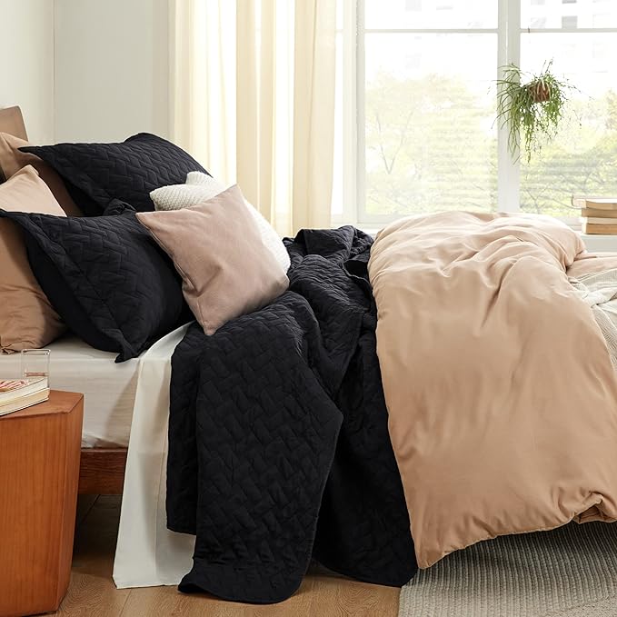 Bedsure Quilts King Size - Lightweight Bedspreads King Size with Basket Weave Pattern, Soft Quilt Bedding, Black Comforter Coverlet for All Seasons (106" x 96")