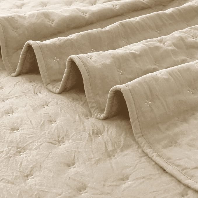 Beige Cloud King Size Quilt Bedding Sets with Pillow Shams, Farmhouse Lightweight Soft Bedspread Coverlet, All Season Rustic Country Thin Comforter, 3 Pieces, 104x90 inches, Tan Cream