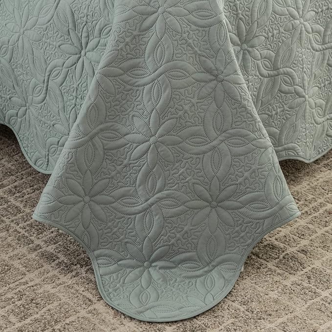 Auemtyn Twin/Twin XL Size Quilt Set 2 Pieces, Soft Lightweight Summer Bedspread, Reversible Microfiber Bed Coverlet for All Seasons, Green, Floral Pattern (1 Quilt, 1 Pillow Sham)