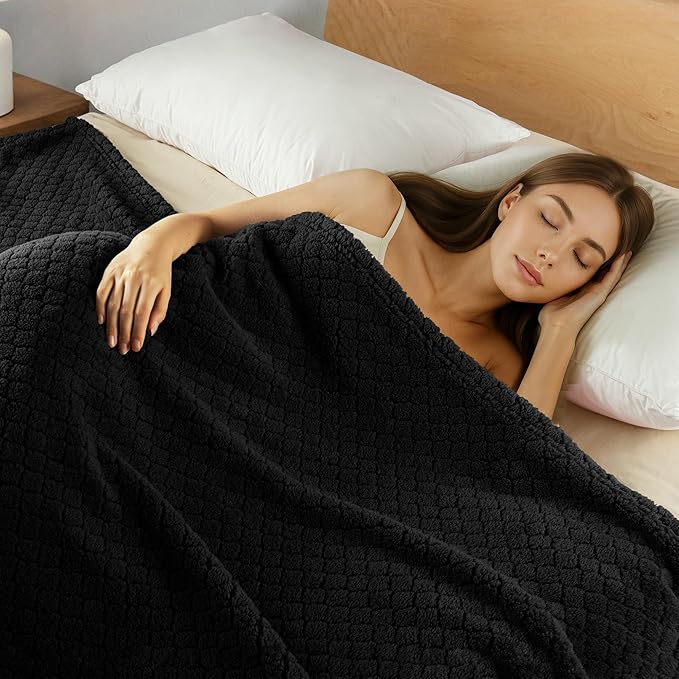 Exclusivo Mezcla King Size Fleece Blanket for Bed, Extra Soft Warm Decorative Fuzzy Blanket for Women, Lightweight Cozy Bedding Blankets, 90x104 Inches, Black