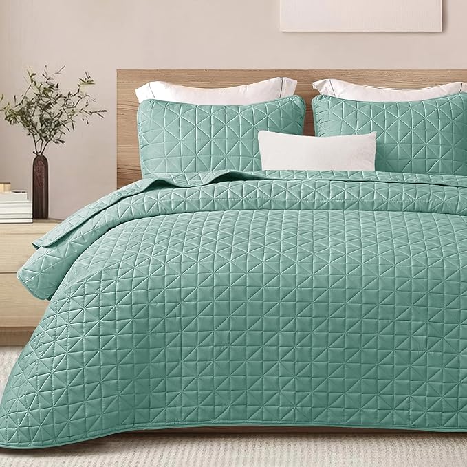 Exclusivo Mezcla Quilts King Size Bedding Set with Stitched Grid Pattern, Lightweight Summer Green Bedspreads Coverlets Bed Cover for All Seasons (1 Quilt and 2 Pillow Shams)