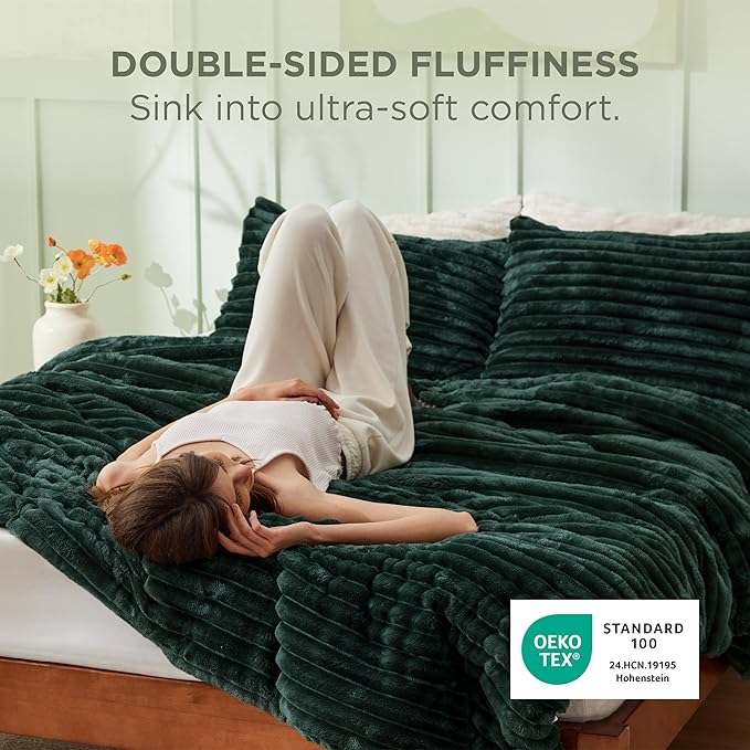 Bedsure King Size Comforter Set - GentleSoft™ 3 Pieces Fluffy Double-Side Fleece Comforter Set, Cozy Striped Room Decor Aesthetic, Luxury Emerald King Bedding with 2 Pillowcases, 104x90 Inches